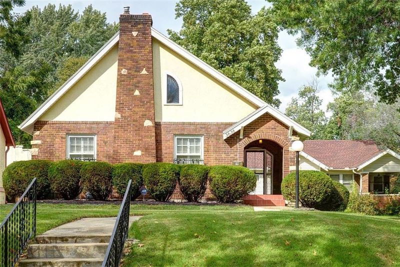 3636 Gladstone Blvd, Kansas City, MO 64123