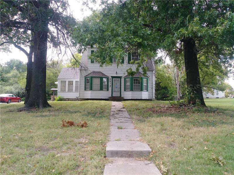 9512 Pflumm Rd, Lenexa, KS 66215
