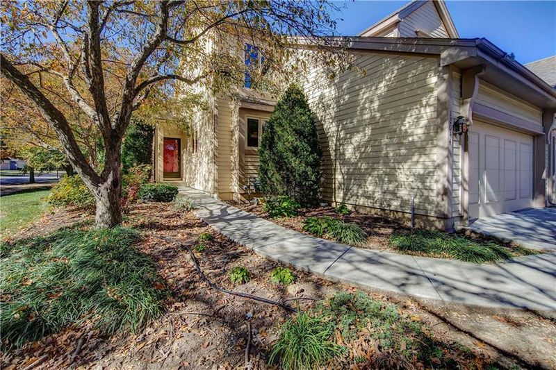 12044 Hemlock St, Overland Park, KS 66213
