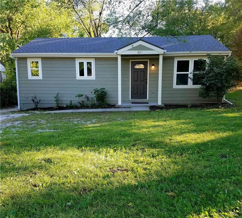 8211 Pence Rd, Pleasant Valley, MO 64068