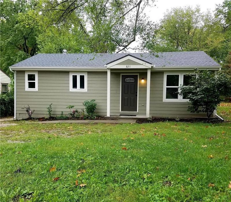 8211 Pence Rd, Pleasant Valley, MO 64068