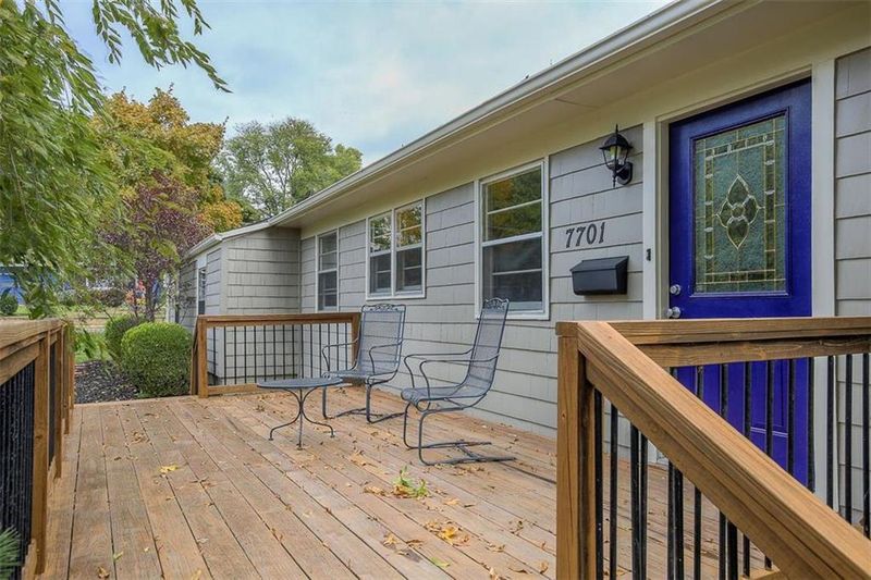7701 Hemlock St, Overland Park, KS 66204