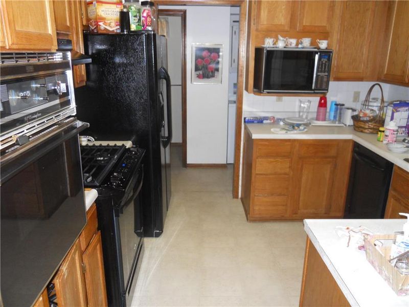 1902 E 60 St, Kansas City, MO 64030