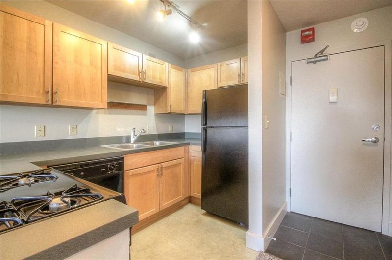 600 E 8th St #11L, Kansas City, MO 64106