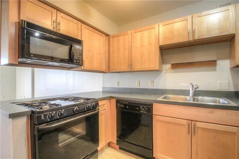 600 E 8th St #11L, Kansas City, MO 64106