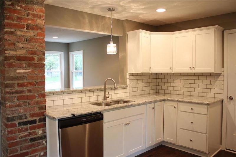 836 County Line Rd, Kansas City, KS 66103