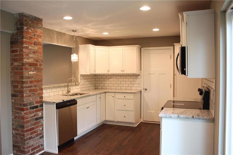 836 County Line Rd, Kansas City, KS 66103