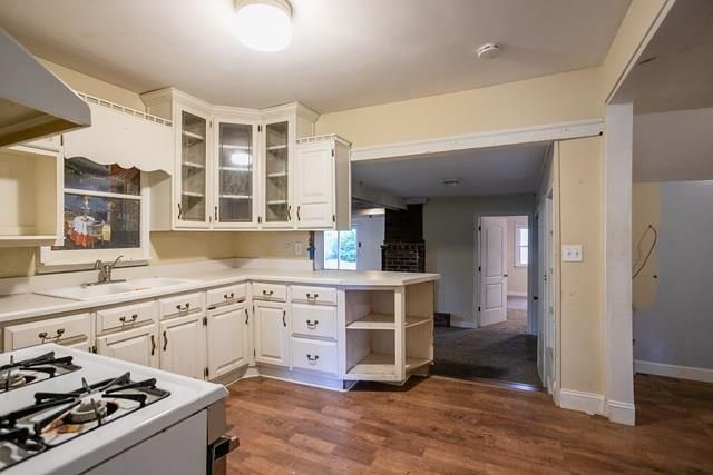 8106 Lowell Ave, Overland Park, KS 66204