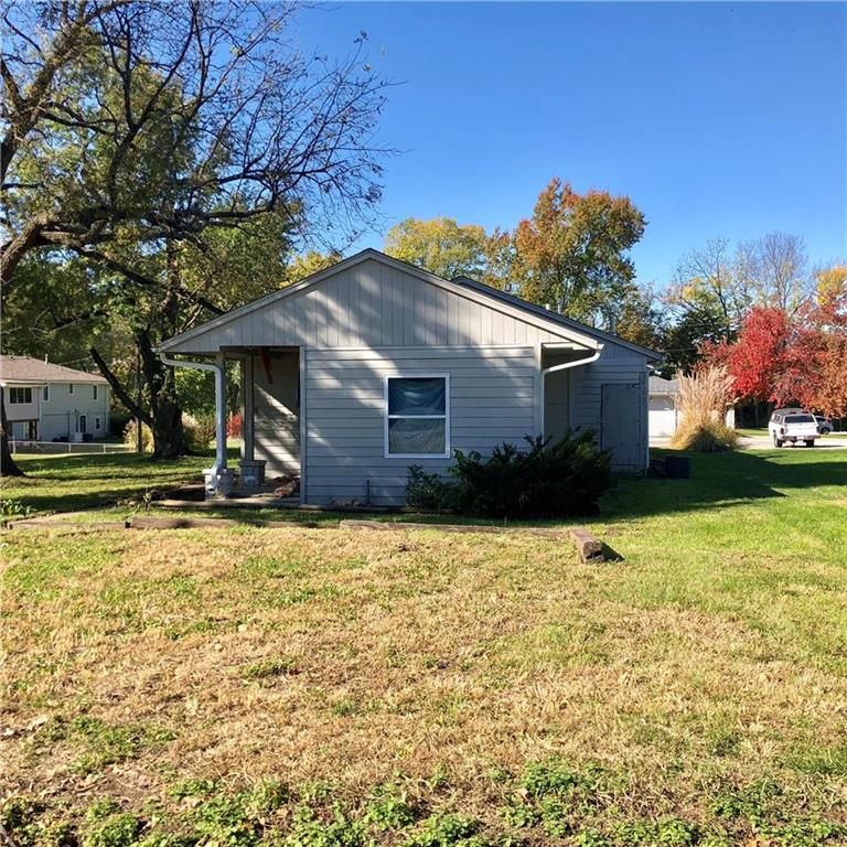 1015 N 14th St, Leavenworth, KS 66048