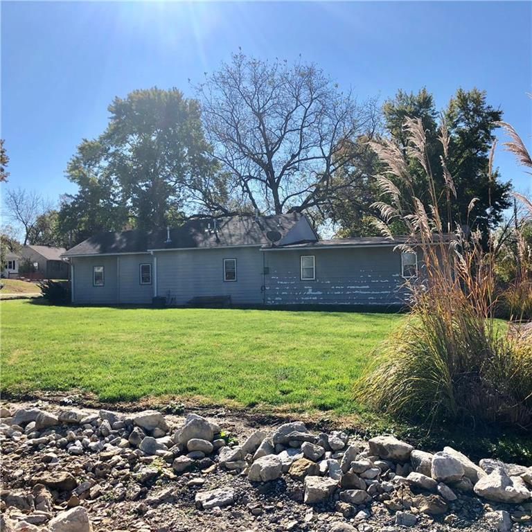 1015 N 14th St, Leavenworth, KS 66048