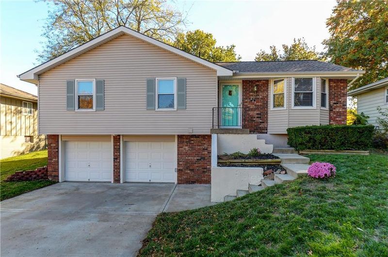 527 NE 98th Pl, Kansas City, MO 64155