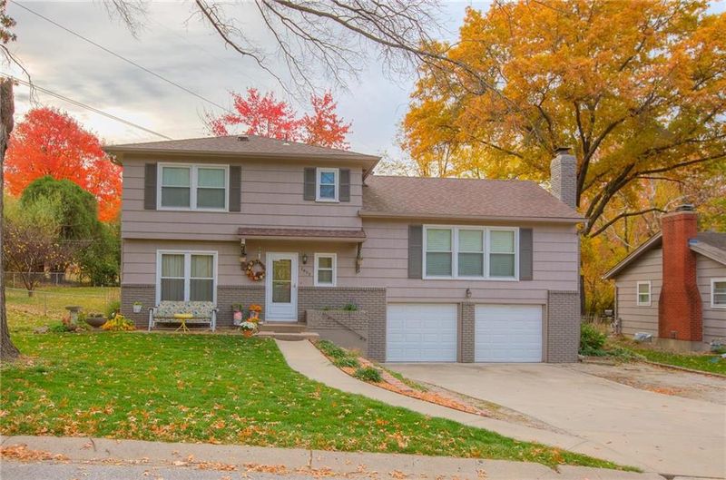 1413 NE 53rd St, Kansas City, MO 64118