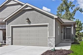 31703 W 83 Pl, De Soto, KS 66018