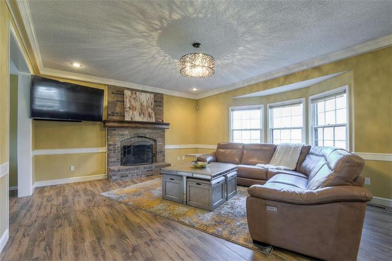15303 Hemlock St, Overland Park, KS 66223