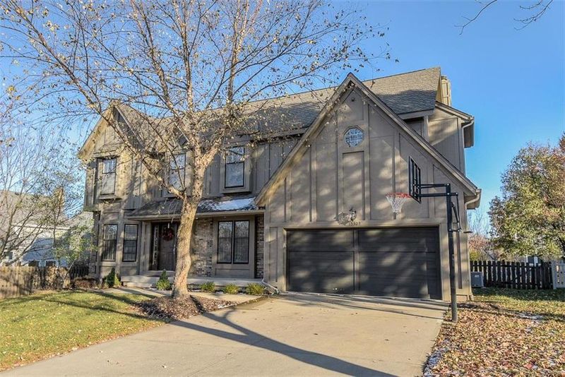 15303 Hemlock St, Overland Park, KS 66223