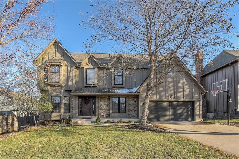 15303 Hemlock St, Overland Park, KS 66223