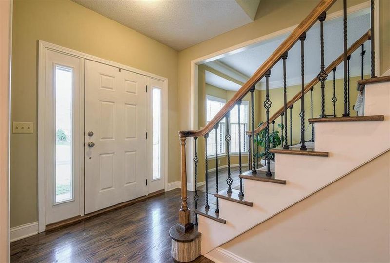 15303 Hemlock St, Overland Park, KS 66223