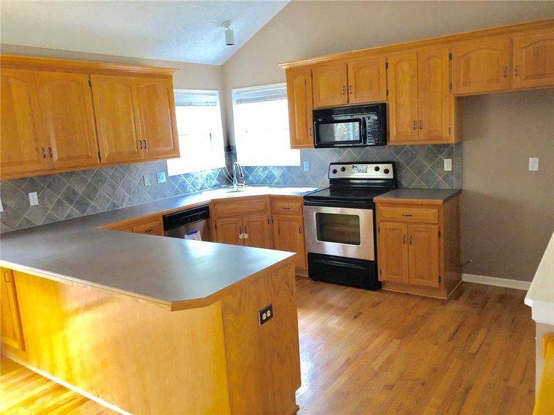 20053 W 220th St, Spring Hill, KS 66083