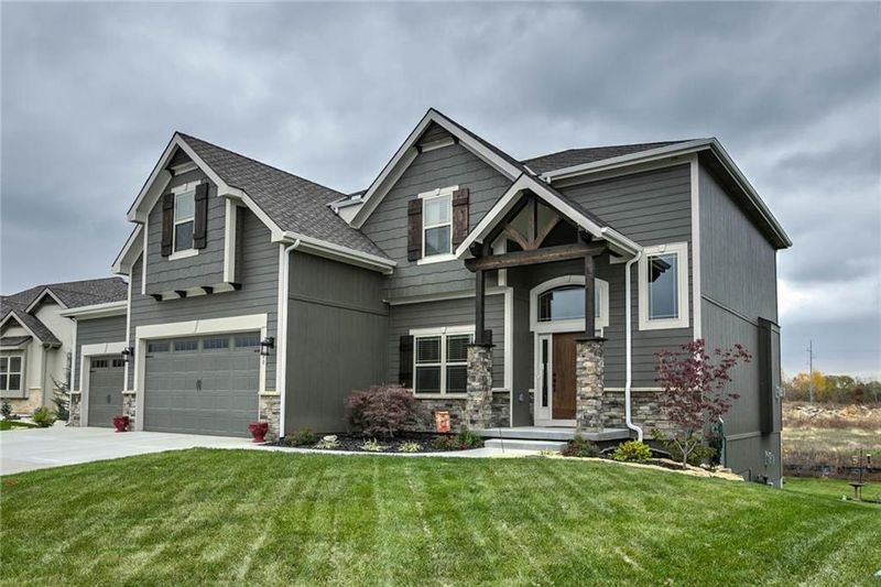 5000 NW Montebella Dr, Riverside, MO 64150