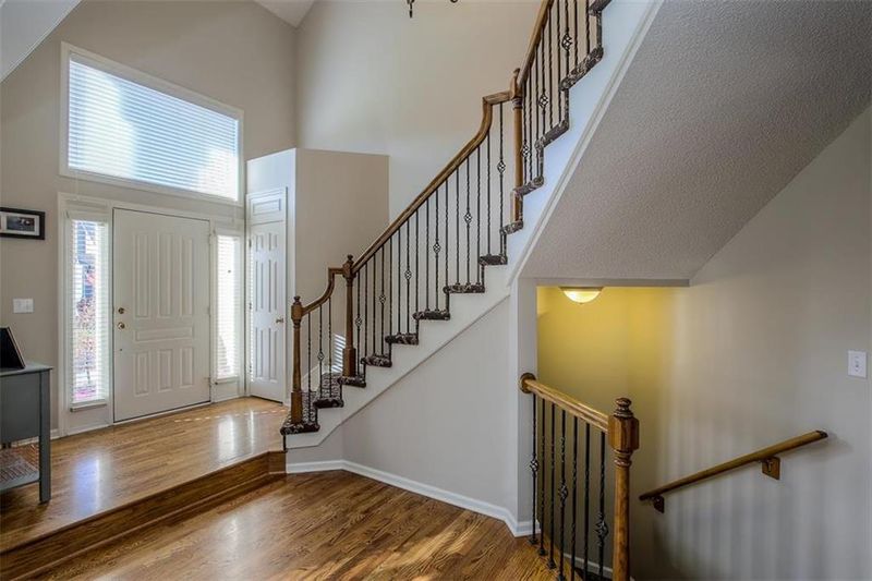 13909 Bradshaw St, Overland Park, KS 66221