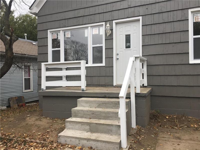1815 Dewey Ave, St Joseph, MO 64505