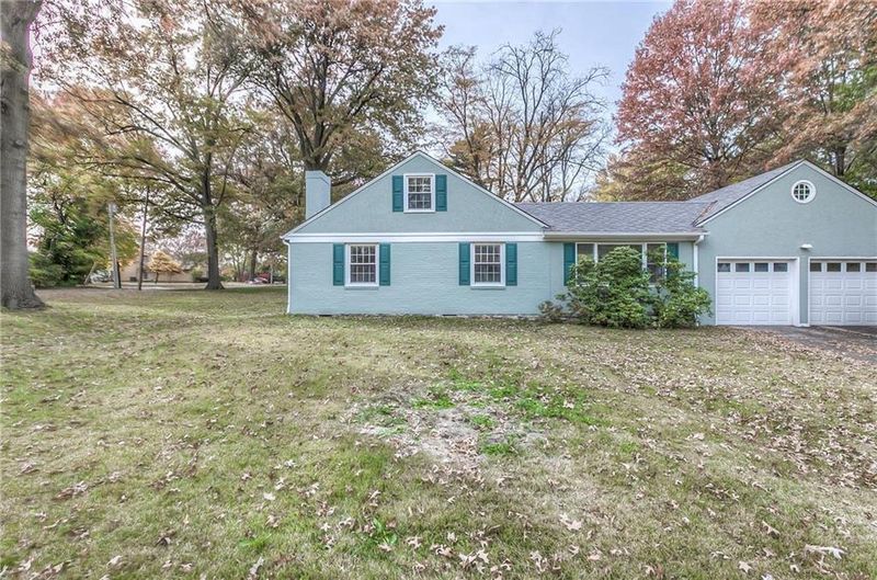 7300 W 69th St, Overland Park, KS 66204
