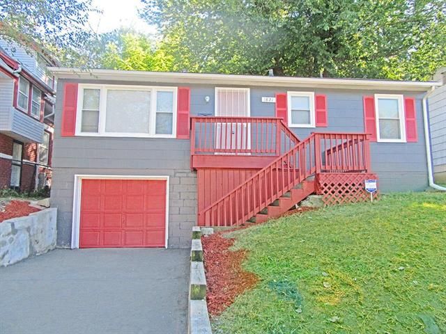 1821 E 48th St, Kansas City, MO 64130