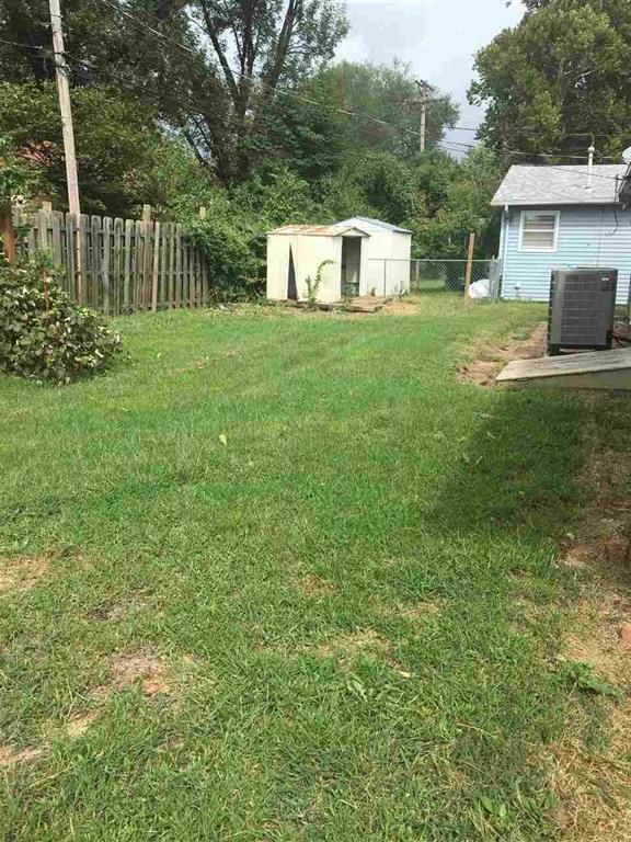 811 6th Street Ter, Clinton, MO 64735