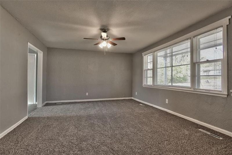 8705 E 116th St, Kansas City, MO 64134