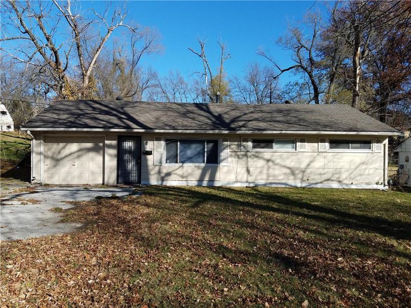 4712 E 44th St, Kansas City, MO 64130