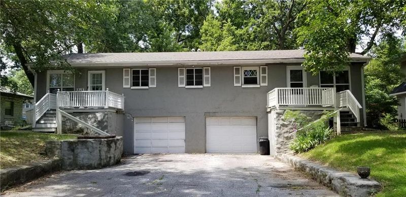 5924 Cherry St, Kansas City, MO 64110