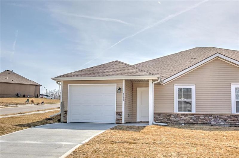3505 NW 93rd St, Kansas City, MO 64154