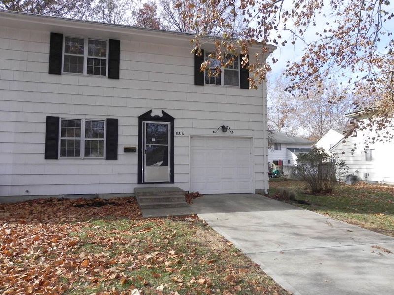 8316 Hemlock St, Overland Park, KS 66212
