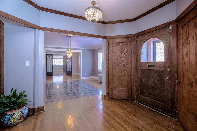 703 Valentine Rd, Kansas City, MO 64111