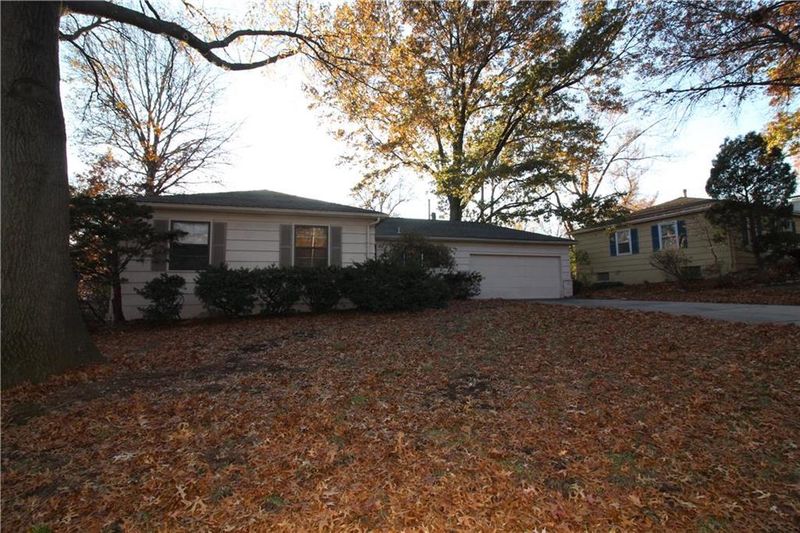 10116 Maple Dr, Overland Park, KS 66207