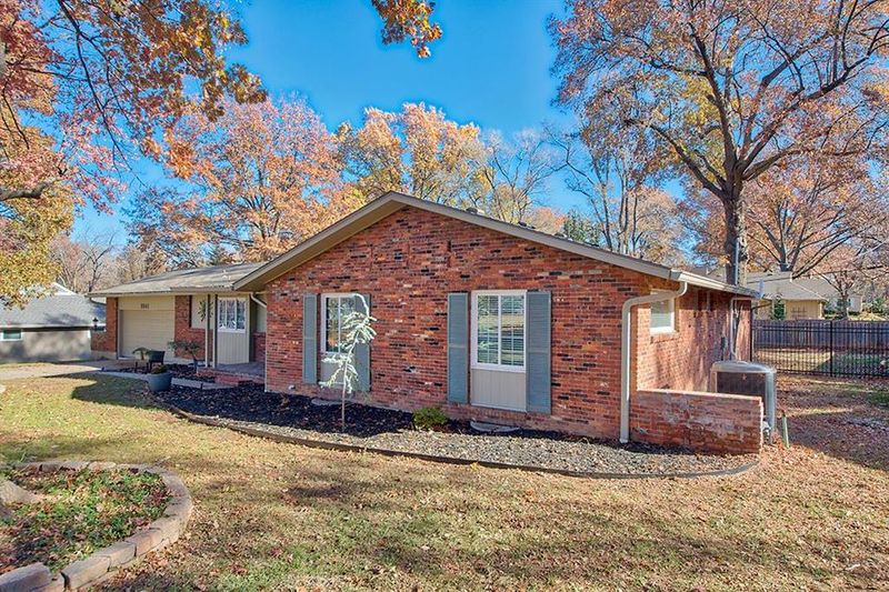 9941 El Monte St, Overland Park, KS 66207