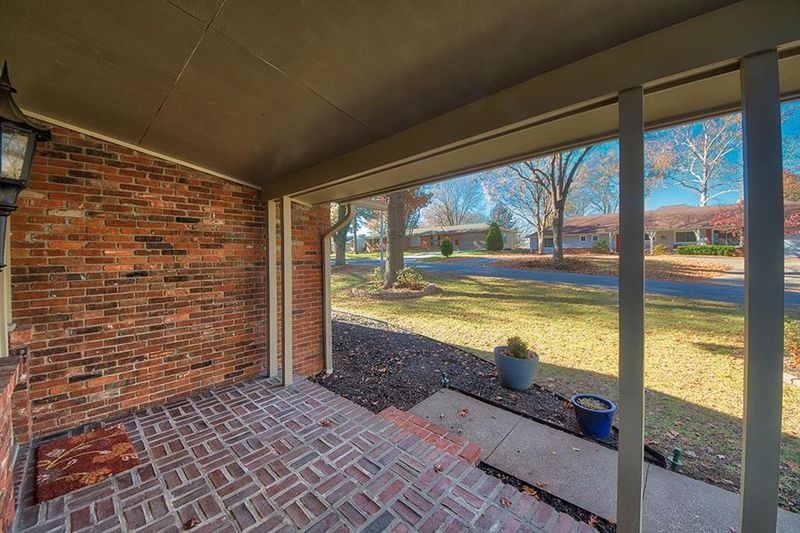 9941 El Monte St, Overland Park, KS 66207