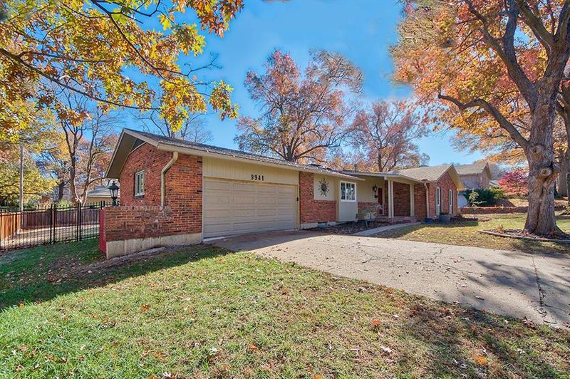9941 El Monte St, Overland Park, KS 66207