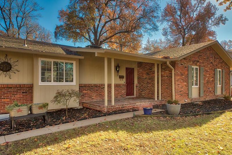 9941 El Monte St, Overland Park, KS 66207