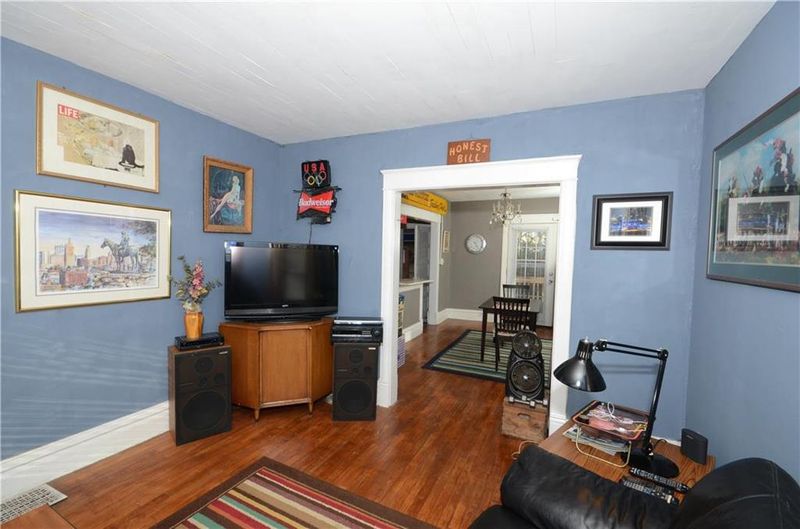 1114 W 41 St, Kansas City, MO 64111