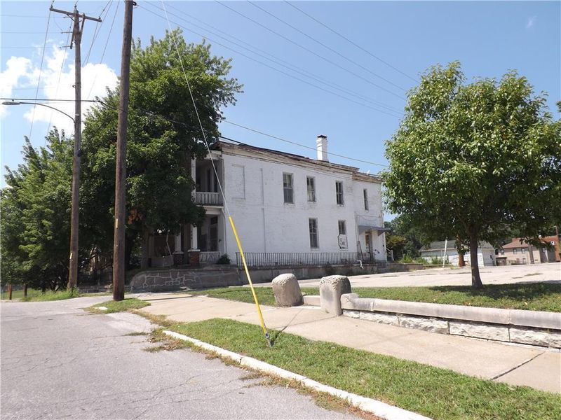909 Robidoux St, St Joseph, MO 64501