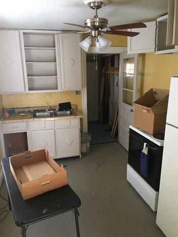 823 S Crane St, Independence, MO 64050