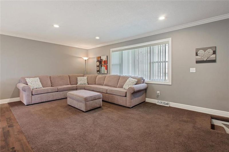 5604 N Booth Ave, Kansas City, MO 64119