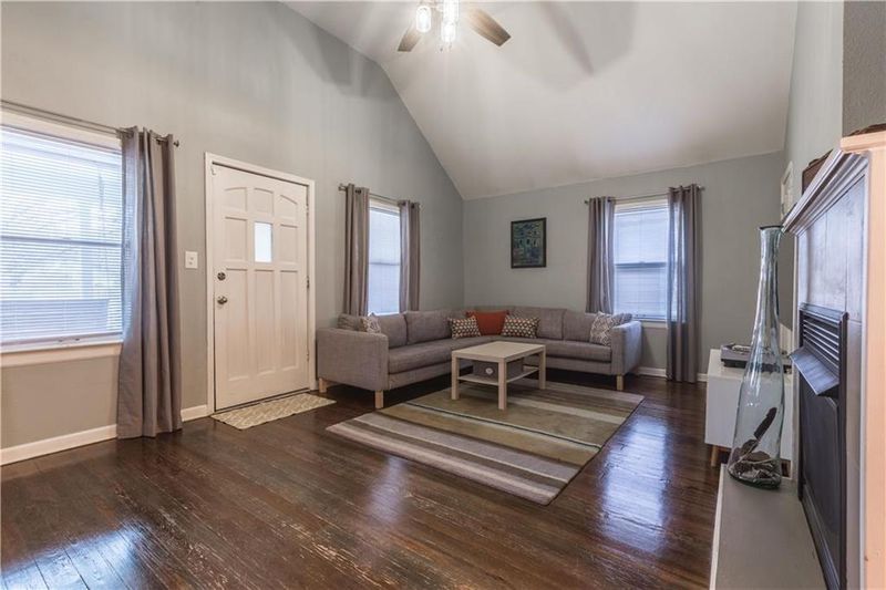 4635 Terrace St, Kansas City, MO 64112