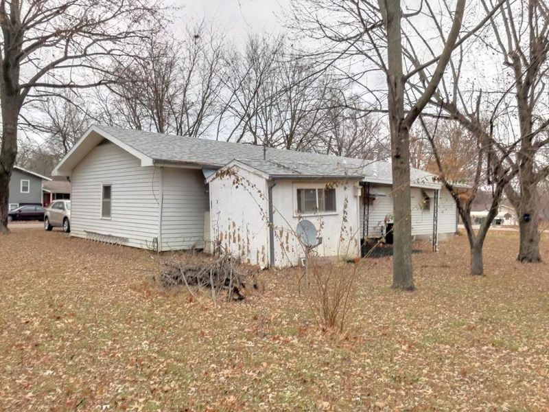 704 W 3rd Ave, Garnett, KS 66032