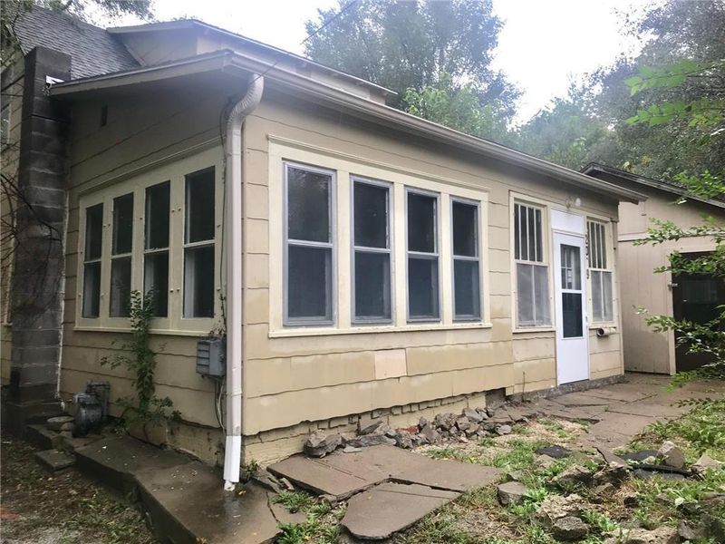 2009 Mary Ave, St Joseph, MO 64505