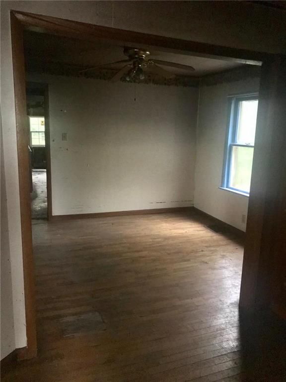 2009 Mary Ave, St Joseph, MO 64505