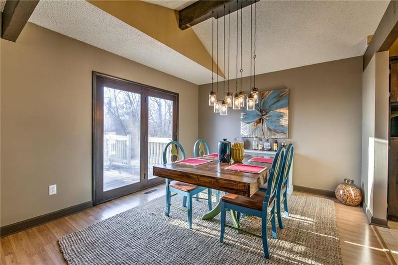 514 NW Cherokee Dr, Riverside, MO 64150