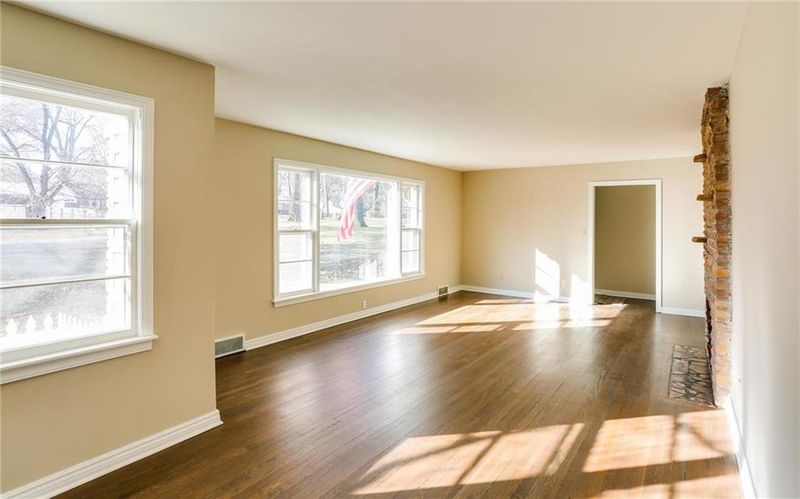 1216 E 108th Ter, Kansas City, MO 64131