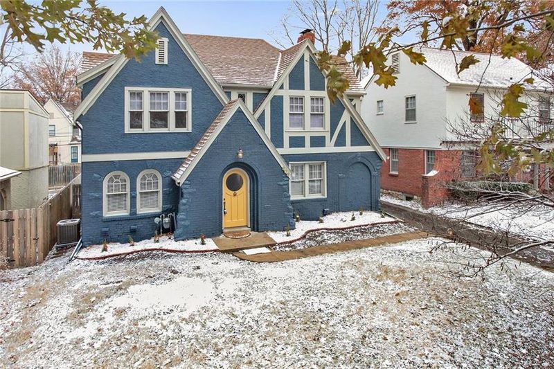 808 W Gregory Blvd, Kansas City, MO 64114